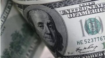 سعر الدولار يفرض الثبات الاستقراري أمام العملة المحلية بالأسواق المصرفية