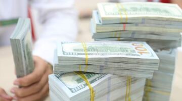 سعر صرف الدولار الأمريكي اليوم، 25 مايو 2026: يرتفع الدولار بينما ينعكس مسار الين الياباني وينخفض.