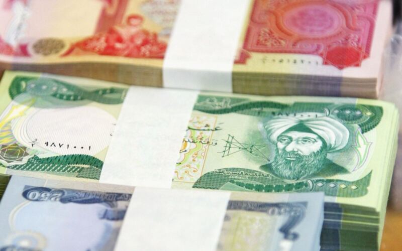 سعر صرف الدينار العراقي مقابل الدولار يرتفع نهاية الأسبوع | اقتصاد