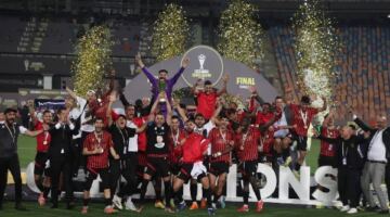 شاهد مراسم تتويج اتحاد العاصمة ببطولة الكونفدرالية بعد إسقاط الزمالك بركلات الترجيح
                                                
                                                
                                                    17/05/2026 12:26 ص
                                                
                                                
                                                    تُوج  اتحاد العاصمة بلقب بطولة الكونفدرالية الإفريقية بعد فوزه المثير على نادي الزمالك بركلات الترجيح، في المواجهة…