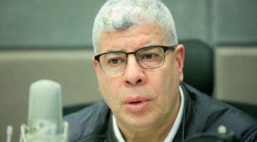 شوبير يحسم الجدل: لا تفكير في إلغاء الهبوط بالدوري المصري
                                                
                                                
                                                    16/05/2026 01:56 ص
                                                
                                                
                                                    أكد الإعلامي أحمد شوبير، خلال برنامجه “الناظر”، أن فكرة إلغاء الهبوط في الموسم الحالي من بطولة الدوري المصري الممتاز غير مطروحة نهائيًا، مشددًا على أن القرار “منتهي ولا يوجد أي نقاش حوله”.