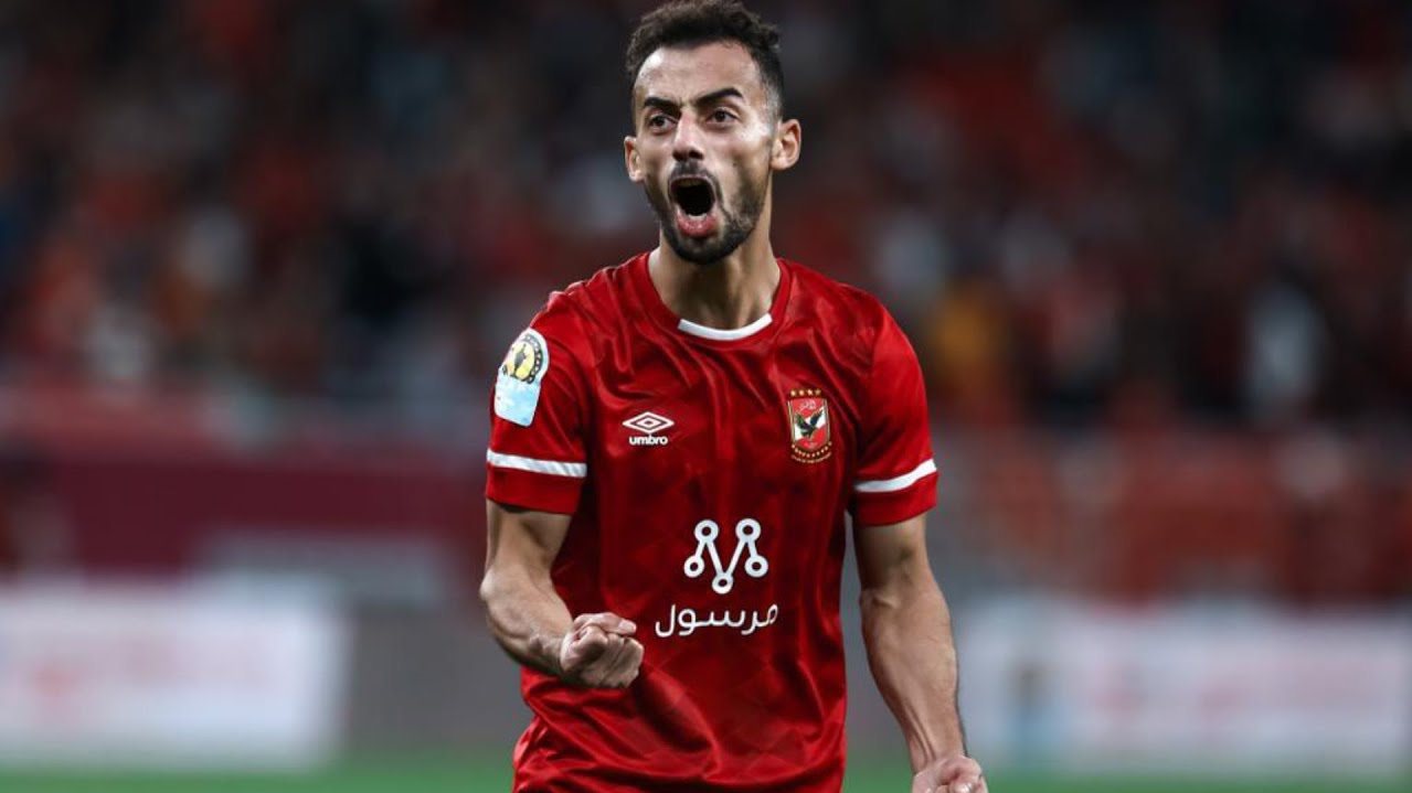 لاعب إنبي: تعجبت من رحيل عبد القادر عن الأهلي.. والمعايشة سر تطور مرموش
                                                
                                                
                                                    18/05/2026 02:11 ص
                                                
                                                
                                                    أكد محمد شريف حتحوت، لاعب فريق إنبي، أنه بدأ مشواره الكروي داخل أكاديمية نادي الصيد في القطامية، قبل خوضه اختبارات الأندية الكبرى في مصر خلال مرحلة الناشئين.