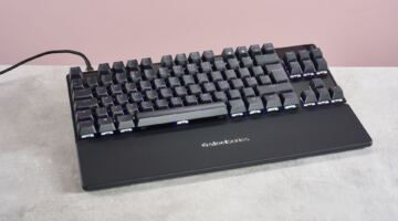 لن أتوقف عن الحديث عن تميز لوحة المفاتيح التناظرية من SteelSeries – طوال سنوات لعبي، لا تزال أفضل لوحة مفاتيح استخدمتها على الإطلاق