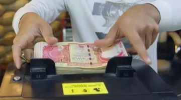 ماذا حدث في سعر صرف الدولار في العراق بالسوق السوداء مع تطور الحرب؟