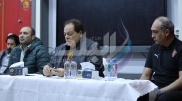 محمد أبو العينين يحفز لاعبي سيراميكا كليوباترا قبل مواجهة الزمالك: لا نلعب إلا للفوز
                                                
                                                
                                                    19/05/2026 07:08 م
                                                
                                                
                                                    حرص محمد أبو العينين، رئيس مجلس إدارة سيراميكا كليوباترا، على عقد جلسة تحفيزية مع لاعبي الفريق قبل المواجهة المرتقبة أمام الزمالك، ضمن منافسات الدوري الممتاز، مطالبًا اللاعبين بتقديم أقصى ما لديهم وتح