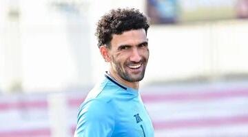 محمد عواد يقترب من حراسة مرمى الزمالك أمام سيراميكا فى مباراة حسم الدوري