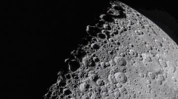 مشروع لإنشاء نظام ليزر داخل فوهات القمر المظلمة لتطوير الملاحة الفضائية