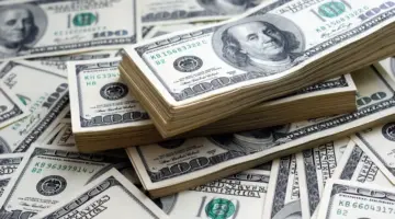 مصدر: توقعات بانخفاض جديد لسعر الدولار في السوق الموازي بعد عطلة العيد