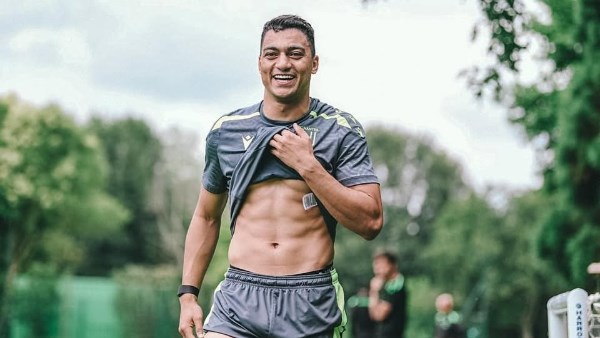 ممدوح عباس يتعهد لمسئولي الزمالك بضم مصطفى محمد
                                                
                                                
                                                    22/05/2026 04:45 ص
                                                
                                                
                                                    أكد الإعلامي أمير هشام، أن ممدوح عباس الرئيس الشرفي لنادي الزمالك تعهد لمسئولي القلعة البيضاء بأنه سيتكفل بعودة مصطفى محمد مهاجم نانت الفرنسي في حال قرر اللاعب العودة للدوري المصري مجددًا.