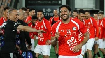 ممر شرفى فى تدريب المنتخب الوطنى احتفالاً بمرموش واللاعبين الجدد