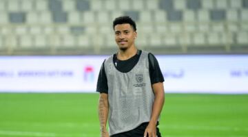 هاني حتحوت: «بيزيرا» يرغب في الاستمرار مع الزمالك رغم العروض الخارجية
                                                
                                                
                                                    24/05/2026 02:03 ص
                                                
                                                
                                                    كشف الإعلامي هاني حتحوت، نقلًا عن مصدر مقرب من بيزيرا لاعب الزمالك، أن اللاعب يرغب في الاستمرار مع الزمالك خلال الفترة المقبلة،