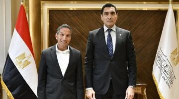 وزير الشباب يستقبل البطل المصري المشارك في سباق ماراثون الرمال بالمغرب
                                                
                                                
                                                    20/05/2026 07:16 م
                                                
                                                
                                                    استقبل وزير الشباب والرياضة، جوهر نبيل، البطل المصري أيمن نصار، لتكريمه بعد تحقيقه إنجازاً تاريخياً غير مسبوق في واحد من أصعب سباقات التحمل في العالم، وهو "ماراثون الرمال" (Marathon des Sables) الذي أ