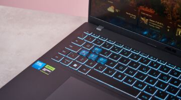 وفر 300 دولار على الكمبيوتر المحمول Asus V16 القوي والأنيق المخصص للألعاب المزود ببطاقة RTX 5060 وذاكرة الوصول العشوائي سعة 32 جيجابايت