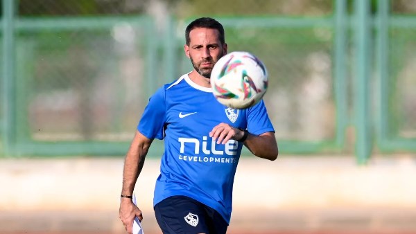 فيريرا: حلوا أزمتي مع الزمالك.. وزيزو أخطر أسلحة مصر أمام بلجيكا
                                                
                                                
                                                    13/06/2026 02:00 ص
                                                
                                                
                                                    فتح البلجيكي يانيك فيريرا، المدير الفني السابق لنادي الزمالك، ملف أزمته المالية مع القلعة البيضاء، مؤكدًا أن الحديث عن إمكانية عودته لتدريب الفريق مستقبلاً سابق لأوانه،