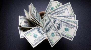 سعر صرف الدولار الأمريكي اليوم (29 يونيو): يحافظ الدولار الأمريكي على زخمه التصاعدي، مع توقعات إيجابية على المدى القصير.