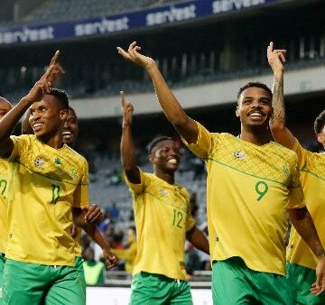 3 نجوم سوبر.. أوراق رابحة في جنوب إفريقيا أمام المكسيك
                                                
                                                
                                                    11/06/2026 01:06 م
                                                
                                                
                                                    يستعد منتخب جنوب إفريقيا لخوض مباراة افتتاح بطولة كأس العالم 2026 أمام المكسيك اليوم في الجولة الأولى من دور المجموعات.