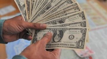 51.76 جنيه سعر الدولار اليوم فى البنك المركزى المصرى