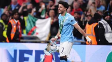 80 مليون يورو| توتنهام يتحرك لضم عمر مرموش.. ومانشستر سيتي يحدد شرطه
                                                
                                                
                                                    26/06/2026 09:55 ص
                                                
                                                
                                                    كشفت تقارير صحفية عن تحرك نادي توتنهام هوتسبير للتعاقد مع الدولي المصري عمر مرموش، مهاجم مانشستر سيتي، خلال فترة الانتقالات الصيفية الحالية، في إطار سعي النادي