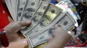 أسعار العملات: استقرار الدولار واليورو والريال في البنوك