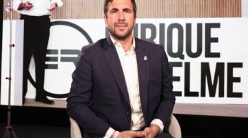 أول تعليق من ريكيلمي بعد خسارته رئاسة ريال مدريد
                                                
                                                
                                                    08/06/2026 07:48 م
                                                
                                                
                                                    نجا فلورنتينو بيريز من أول منافسة رئاسية حقيقية لريال مدريد منذ عقدين في الساعات الأولى من صباح الاثنين، ليضمن أربع سنوات أخرى