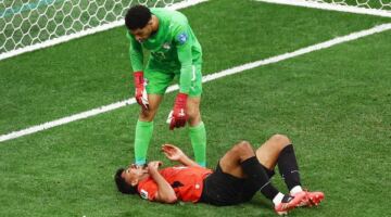 إصابتان في صفوف منتخب مصر بعد الفوز على نيوزيلندا
                                                
                                                
                                                    22/06/2026 07:11 ص
                                                
                                                
                                                    كشف الدكتور محمد أبو العلا، طبيب منتخب مصر الأول لكرة القدم، تفاصيل الإصابتين اللتين تعرض لهما الثنائي حمدي فتحي وحسام عبد المجيد خلال مواجهة نيوزيلندا، ضمن منافسات الجولة الثانية من دور المجموعات ببط