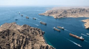 إيران تشترط تقديم طلب مسبق لعبور السفن في مضيق هرمز