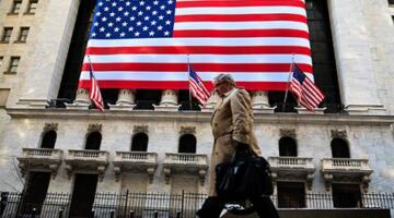 الأسهم الأمريكية تغلق على انخفاض مع القلق من سياسة الفيدرالي وتقييمات شركات التكنولوجيا