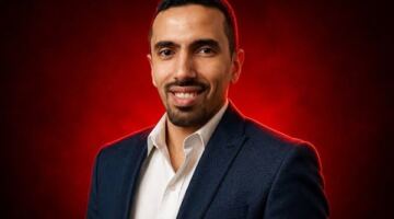 الأهلي يعلن تعيين عبد الله شحاتة مستشارا قانونيا لقطاع كرة القدم
                                                
                                                
                                                    05/06/2026 01:56 ص
                                                
                                                
                                                    أعلن النادي الأهلي عن تعيين الدكتور عبد الله شحاتة في منصب المستشار القانوني لقطاع كرة القدم، وذلك ضمن حزمة من القرارات الإدارية والتنظيمية
