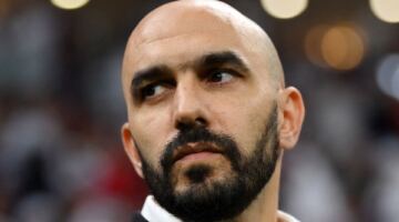 الأهلي يفاوض مدرب منتخب المغرب.. وطلبات المدرب على طاولة الخطيب والإدارة
                                                
                                                
                                                    02/06/2026 01:41 م
                                                
                                                
                                                    بدأت إدارة النادي الأهلي تحركات جادة للتعاقد مع المدرب المغربي وليد الركراكي، المدير الفني السابق لمنتخب المغرب