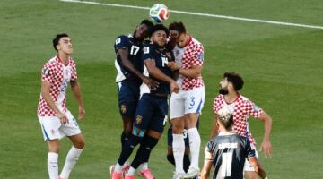 التعادل السلبي يحسم الشوط الأول بين منتخبي كرواتيا وبنما في كأس العالم 2026
                                                
                                                
                                                    24/06/2026 03:29 ص
                                                
                                                
                                                    فرض التعادل السلبي نفسه على أحداث الشوط الأول من مواجهة منتخبي كرواتيا وبنما، في المباراة المقامة بينهما