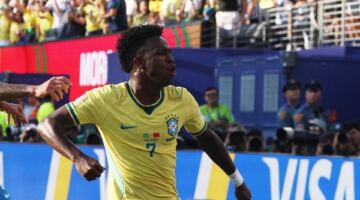 التعادل درس مهم .. «فينيسيوس» ينتقد أداء البرازيل أمام المغرب : بدأنا بشكل سيئ
                                                
                                                
                                                    14/06/2026 05:30 ص
                                                
                                                
                                                    أبدى النجم البرازيلي فينيسيوس جونيور عدم رضاه عن الأداء الجماعي لمنتخب البرازيل في بداية مواجهة المغرب، ضمن الجولة الافتتاحية من بطولة كأس العالم 2026