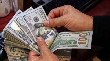 الجنيه المصري يهزم الدولار مجدداً بعد ارتفاع مؤقت متأثر بالحرب الإيرانية