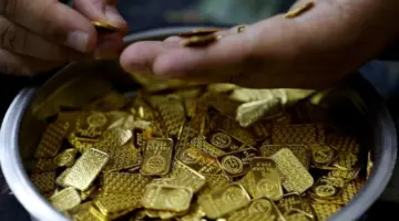 الذهب يواجه أكبر انخفاض شهري منذ 2008 بضغط توقعات رفع الفائدة