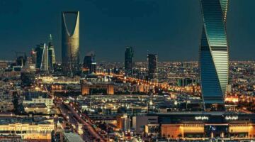 الرياض تعتمد “ساعات العمل المرنة” للموظفين الإداريين وتستثني الصحة والتعليم