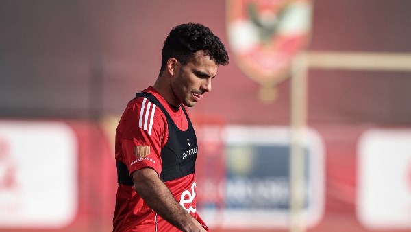 الزمالك يحصل على مهلة جديدة في قضية زيزو.. واللاعب يجهز للتصعيد إلى كاس
                                                
                                                
                                                    26/06/2026 12:34 ص
                                                
                                                
                                                    كشف الإعلامي أمير هشام أن نادي الزمالك حصل على مهلة جديدة من اتحاد الكرة المصري لتقديم مستنداته وأدلته في القضية الخاصة بأحمد سيد زيزو، لاعب الفريق السابق والأهلي الحالي.