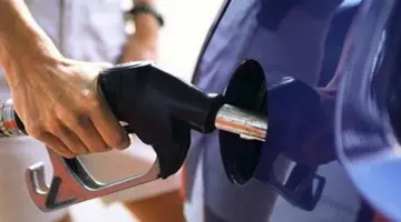 انخفاض سعر البنزين في أمريكا لأقل من 4 دولارات.. ما السبب؟