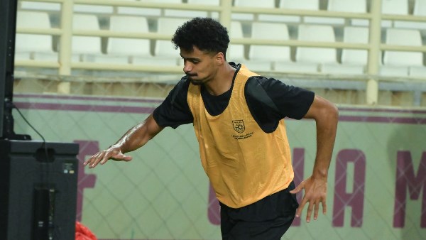 بروتوكول «فيفا» يحسم موقف حسام عبد المجيد من العودة لتدريبات المنتخب
                                                
                                                
                                                    24/06/2026 10:52 م
                                                
                                                
                                                    قال الإعلامي جمال الغندور، يواصل الجهاز الطبي لمنتخب مصر متابعة حالة حسام عبد المجيد بعد الإصابة التي تعرض لها أمام نيوزيلندا، وسط تأكيدات بأن حالة اللاعب الصحية مستقرة ولا تدعو للقلق، إلا أن عودته لل