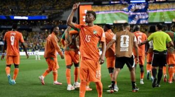 بسبب التلاعب بالمباريات.. اعتقال لاعب كوت ديفوار قبل كأس العالم
                                                
                                                
                                                    17/06/2026 08:47 م
                                                
                                                
                                                    كشفت صحيفة "ذا أثليتيك" البريطانية أن مهاجم منتخب كوت ديفوار، إيلي واهي، خضع للتحقيق