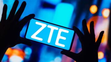 بهاتف نحيف ومتطور.. ZTE تتحدى آبل وسامسونغ