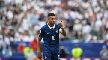 بهدفه أمام العراق.. مبابي يلاحق ميسي ويعادل رقم الظاهرة رونالدو في كأس العالم
                                                
                                                
                                                    23/06/2026 01:02 ص
                                                
                                                
                                                    واصل النجم الفرنسي كيليان مبابي كتابة التاريخ في بطولة كأس العالم 2026، بعدما عادل رقم الأسطورة البرازيلية رونالدو نازاريو
