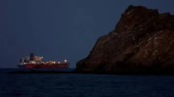 بيانات تشير إلى استمرار حركة الملاحة في هرمز رغم تحذير إيران | أخبار الموانئ والشحن