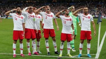 تركيا تحقق انتصارا مثيرا على المنتخب الأمريكي في كأس العالم 2026
                                                
                                                
                                                    26/06/2026 07:29 ص
                                                
                                                
                                                    حقق منتخب تركيا فوزًا مثيرًا على نظيره منتخب الولايات المتحدة بنتيجة ثلاثة أهداف مقابل هدفين، في المباراة التي أقيمت فجر الجمعة على ملعب لوس أنجلوس، ضمن منافسات الجولة الثالثة والأخيرة من دور المجموعا