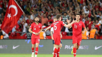 تركيا تقلب الطاولة على المنتخب الأمريكي بهدفين في الشوط الأول
                                                
                                                
                                                    26/06/2026 06:02 ص
                                                
                                                
                                                    أنهى منتخب تركيا الشوط الأول متقدمًا على نظيره منتخب الولايات المتحدة الأمريكية بنتيجة هدفين مقابل هدف