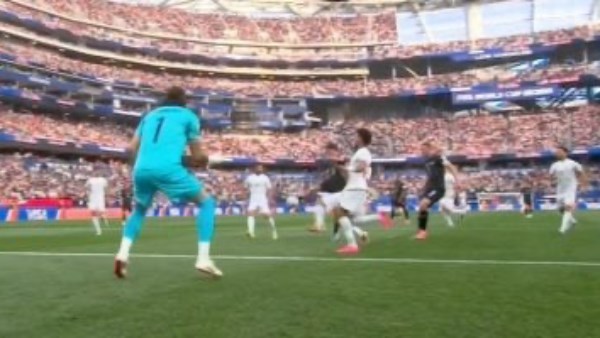 تصريح صادم | لاعب نيوزيلندا : هدف محمد صلاح ثمن دهس أعضائي التناسلية
                                                
                                                
                                                    23/06/2026 09:15 م
                                                
                                                
                                                    شهدت مباراة مصر ونيوزيلندا في كأس العالم واقعة مثيرة للجدل بعد تعرض اللاعب بن أولد لإصابة قوية وتجاهل الحكم احتساب خطأ