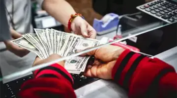 تطورات سعر الدولار مقابل الجنيه في البنوك المصرية خلال تعاملات الإثنين