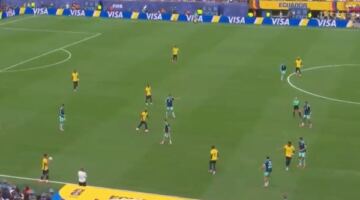 جونزالو بلاتا يسجل الهدف الثاني للإكوادور في مرمى ألمانيا بكأس العالم
                                                
                                                
                                                    26/06/2026 12:50 ص
                                                
                                                
                                                    نجح جونزالو بلاتا في تسجيل الهدف الثاني لصتلح منتخب الإكوادور في مرمي منتخب ألمانيا لتصبح النتيجة 2-1 للإكوادور،  على ملعب