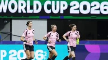حدث تحكيمي تاريخي في مباراة التشيك وجنوب أفريقيا بكأس العالم 2026
                                                
                                                
                                                    18/06/2026 08:37 م
                                                
                                                
                                                    شهدت مباراة التشيك وجنوب أفريقيا، المقامة مساء الخميس على ملعب "مرسيدس بنز" بمدينة أتلانتا الأمريكية، ضمن منافسات الجولة الثانية