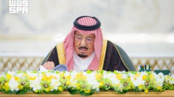 خادم الحرمين الشريفين يرأس جلسة مجلس الوزراء في جدة