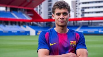 خالد طلعت: حمزة عبد الكريم أصغر لاعب عربي في التاريخ يشارك بكأس العالم
                                                
                                                
                                                    03/06/2026 12:17 م
                                                
                                                
                                                    كشف الناقد الرياضي عن أصغر لاعب عربي يشارك في كأس العالم على مدار التاريخ،وذلك عبر حسابه الشخصي بموقع التواصل الاجتماعي فيسبوك.