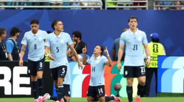 خلافات داخل معسكر أوروجواي.. بيلسا يهاجم لاعبيه قبل مواجهة إسبانيا في كأس العالم
                                                
                                                
                                                    26/06/2026 09:31 ص
                                                
                                                
                                                    شهد معسكر منتخب أوروجواي أجواءً متوترة قبل المواجهة المرتقبة أمام منتخب إسبانيا في بطولة كأس العالم 2026، بعدما اندلعت خلافات بين المدير